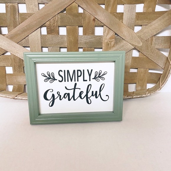 Simply Grateful Decor Picture